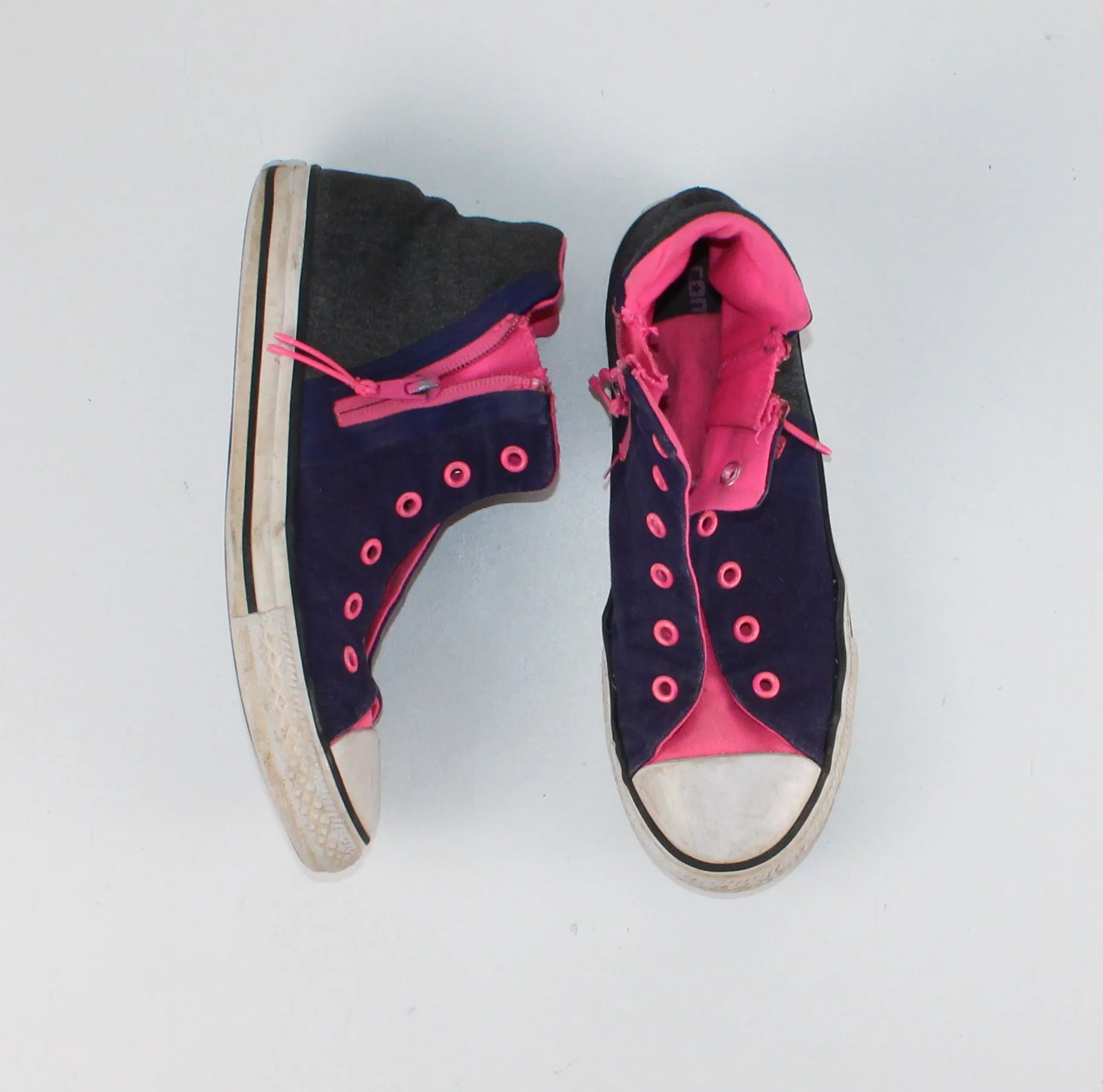 CONVERSE HIGHTOP SHOES YOUTH 5 PRE-LOVED