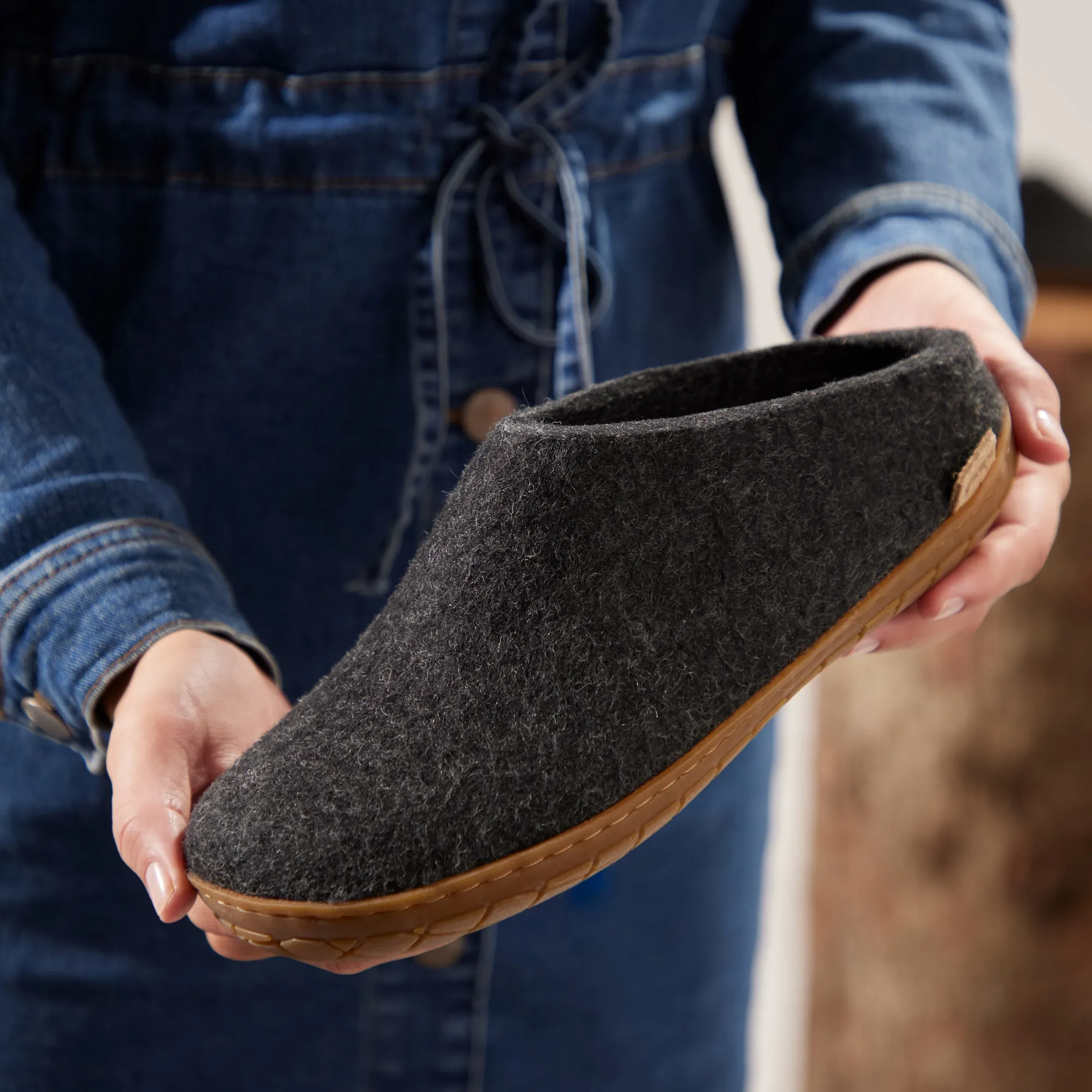 Slip-on with natural rubber sole - honey - Charcoal